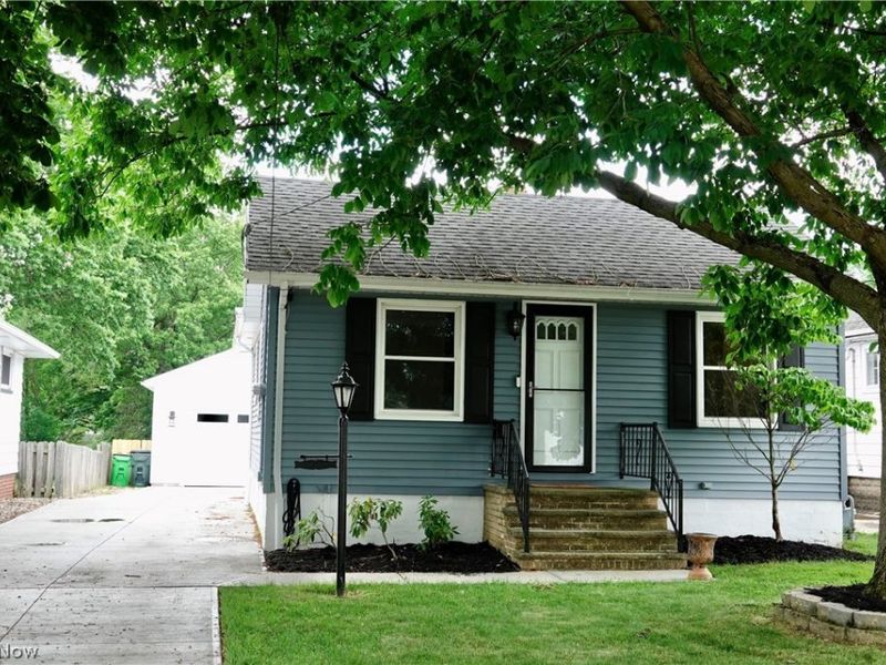 1325 Elmwood Road, Mayfield Heights, OH 44124 Photo 2