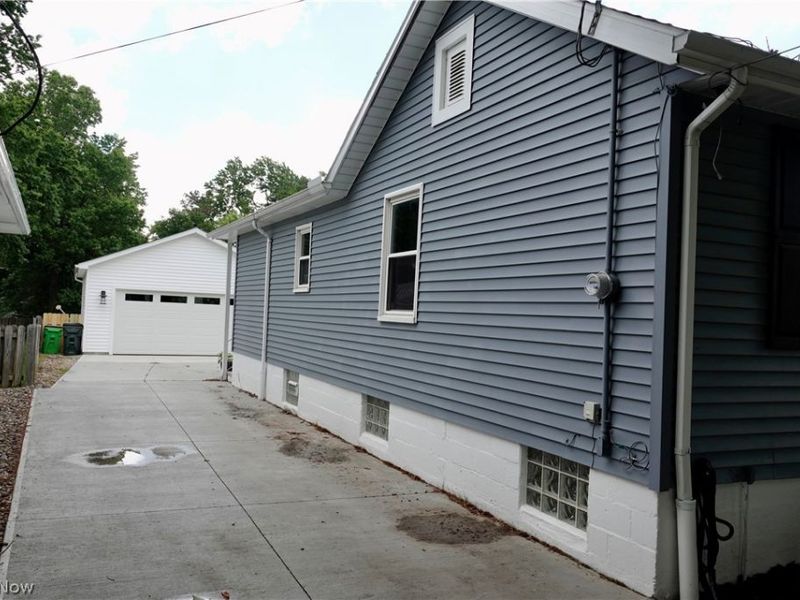 1325 Elmwood Road, Mayfield Heights, OH 44124 Photo 3