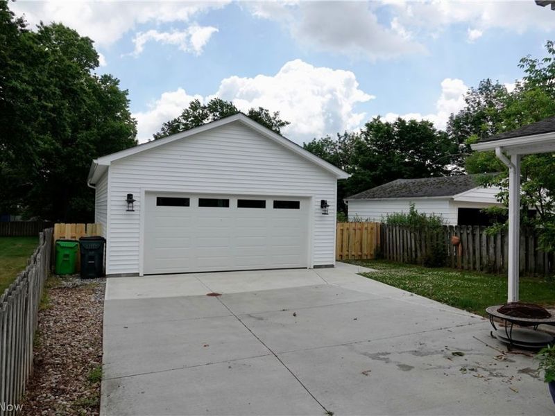 1325 Elmwood Road, Mayfield Heights, OH 44124 Photo 4