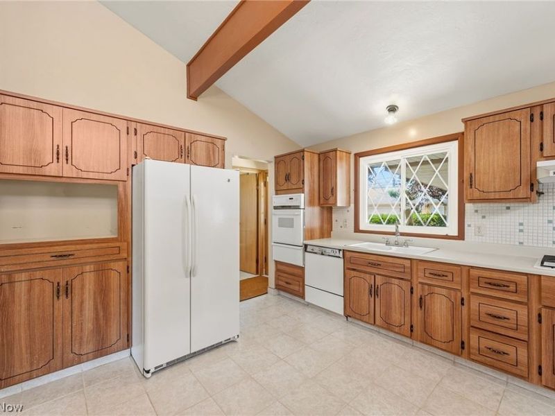1226 Golden Gate Boulevard , Mayfield Heights, OH 44124 Photo 10
