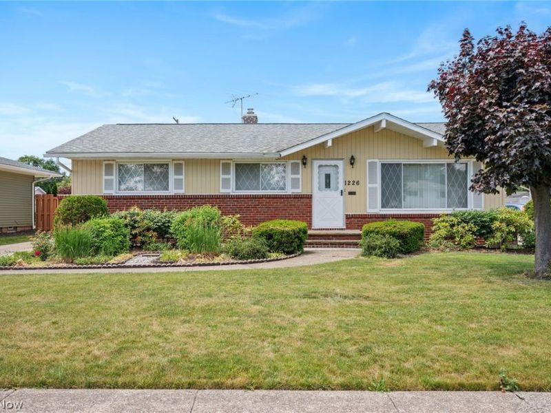 1226 Golden Gate Boulevard , Mayfield Heights, OH 44124 Photo 2