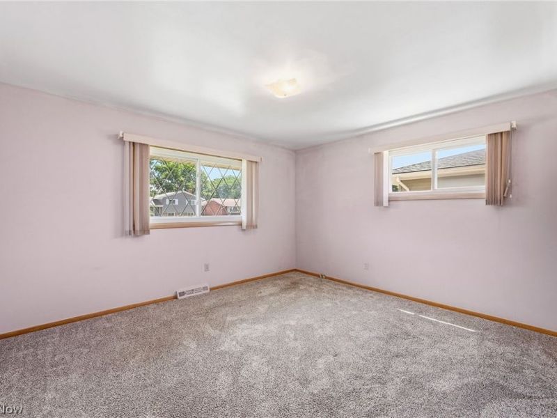 1226 Golden Gate Boulevard , Mayfield Heights, OH 44124 Photo 24