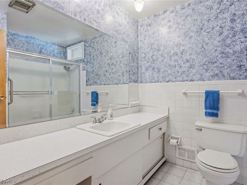 1226 Golden Gate Boulevard , Mayfield Heights, OH 44124 Photo 27