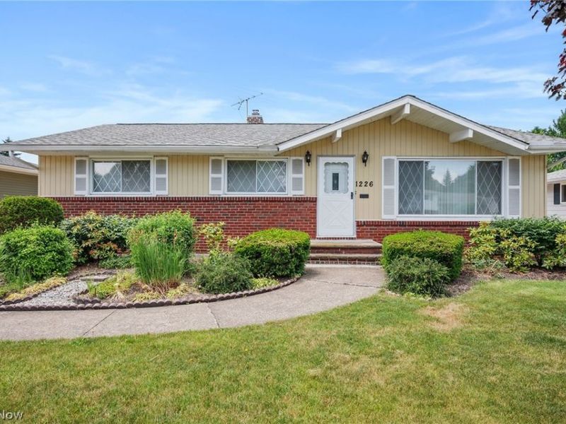 1226 Golden Gate Boulevard , Mayfield Heights, OH 44124 Photo 3