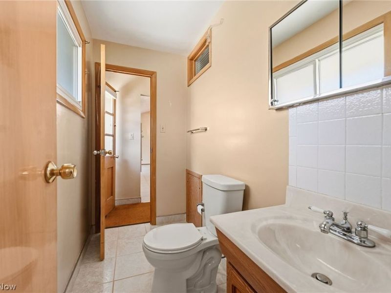 1226 Golden Gate Boulevard , Mayfield Heights, OH 44124 Photo 31