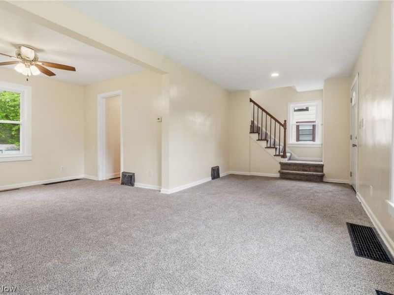445 Oak Avenue , Alliance, OH 44601 Photo 3