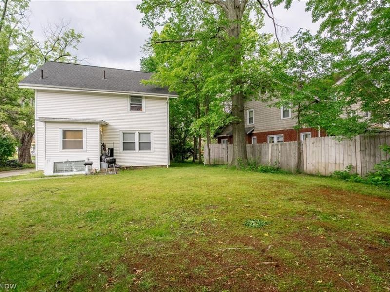 531 Fernwood Drive, Akron, OH 44320 Photo 8