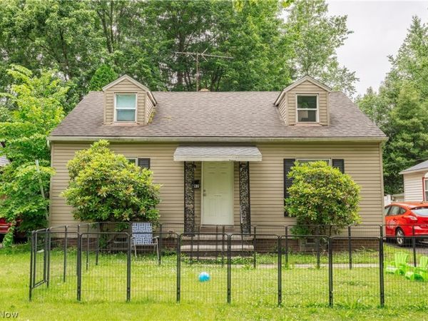 892 Hayden Avenue , Akron, OH 44320