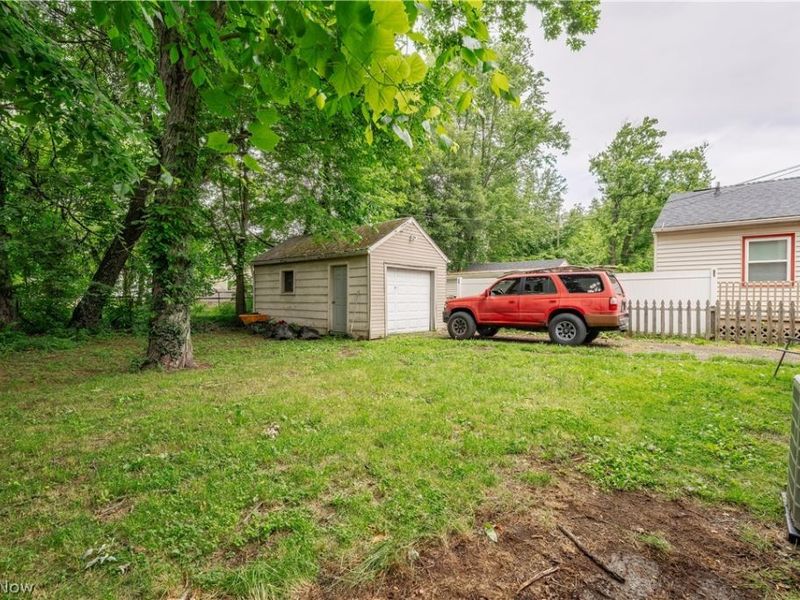 892 Hayden Avenue , Akron, OH 44320 Photo 6