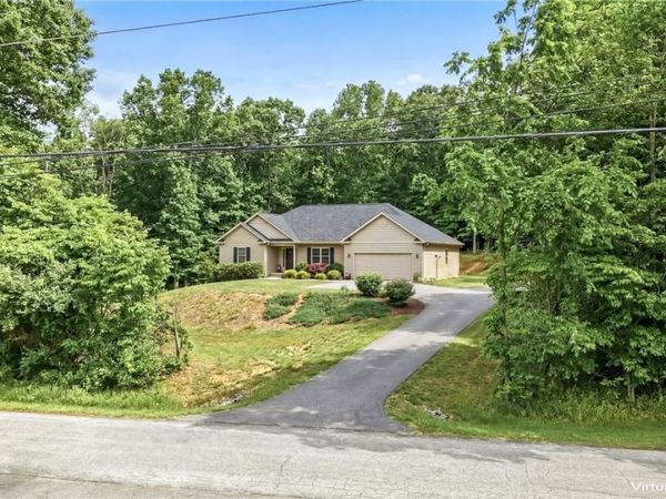 Tomahawk Drive , Negley, OH 44441