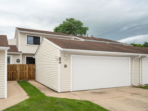 9 Wake Robin Court , Woodridge, IL 60517
