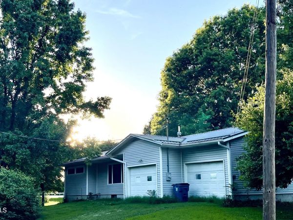105 W TENNESSEE STREET, Chamois, MO 65024