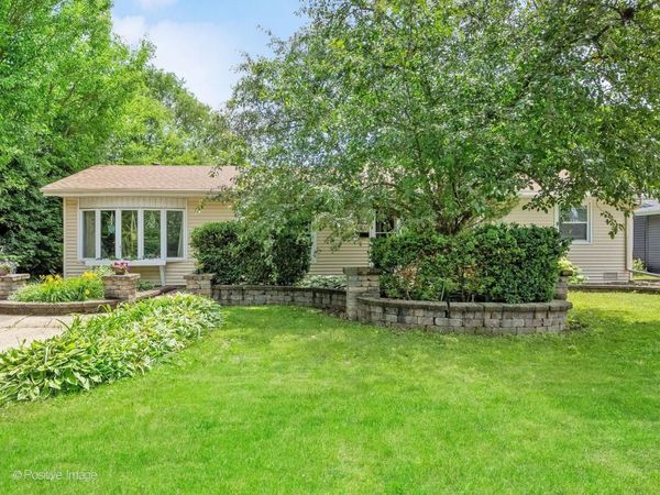 324 Shawnee Drive, Carol Stream, IL 60188