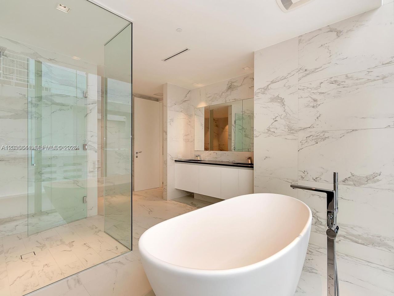 1000 Biscayne Blvd , Unit 4802, Miami, FL 33132 Photo