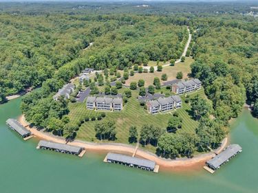 295 S Pointe Shore Drive, Moneta, VA 24121