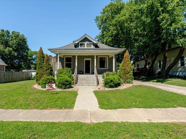 304 S Monroe Street , Mackinaw, IL 61755