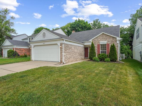 3077 Turnberry Lane, Ann Arbor, MI 48108