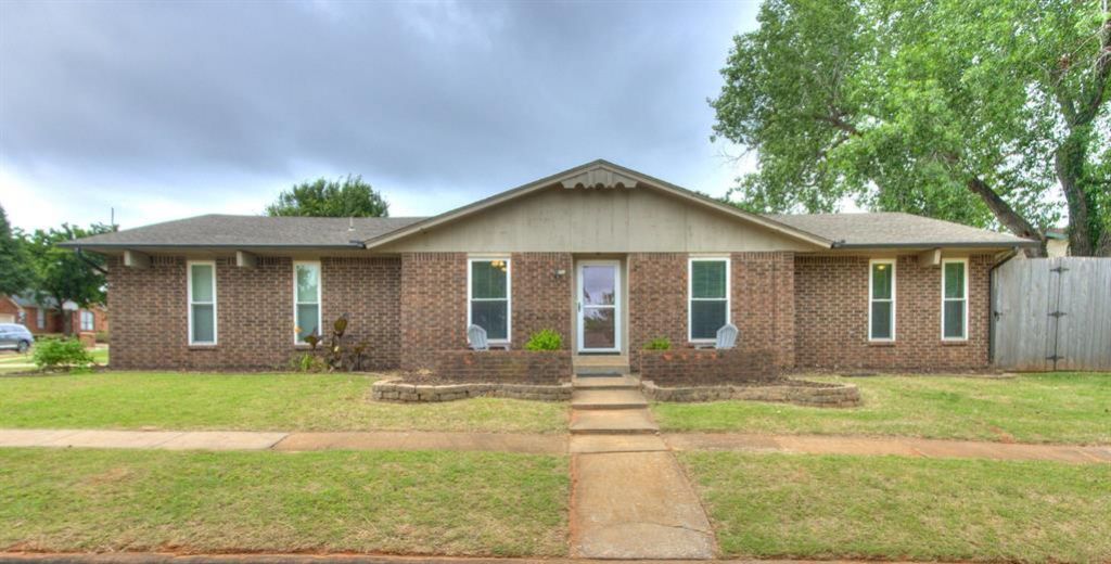 1019 N Blackwelder Avenue, Edmond, OK 73034 Main Photo