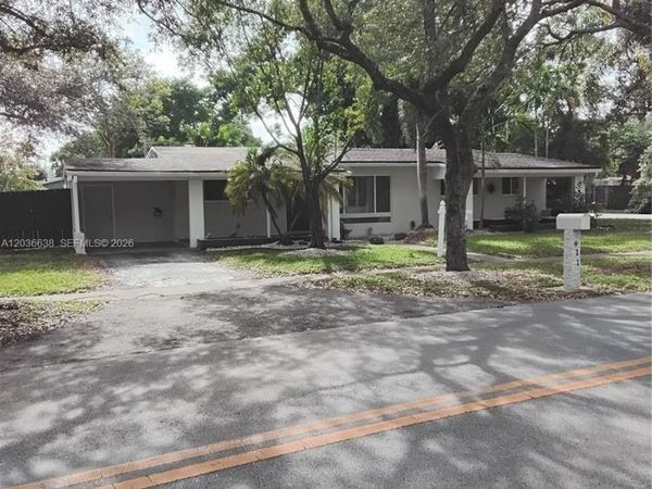 911 W Country Club Cir , Plantation, FL 33317