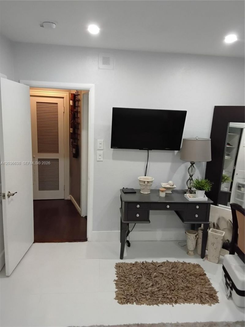 911 W Country Club Cir, Plantation, FL 33317 Photo