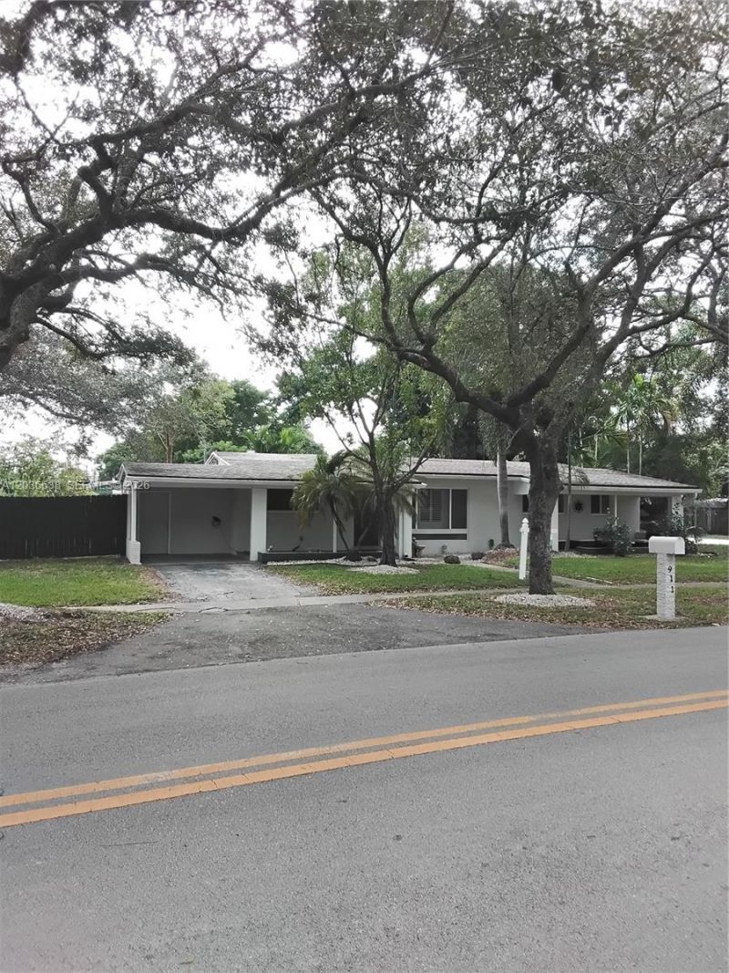 911 W Country Club Cir, Plantation, FL 33317 Photo