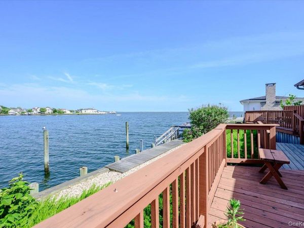 248 Harbor Lane , Massapequa Park, NY 11762