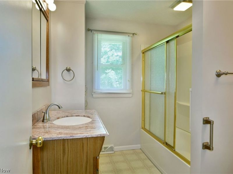 2141 North Road NE, Warren, OH 44483 Photo 32