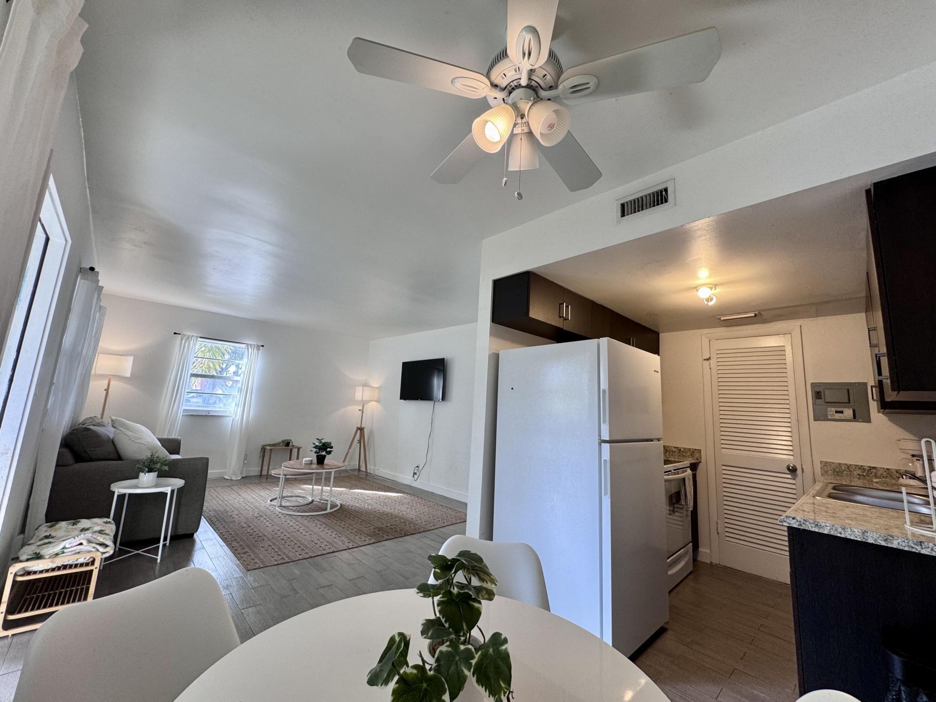 202 Lucerne Avenue, Unit 12, Lake Worth Beach, FL 33460 Photo