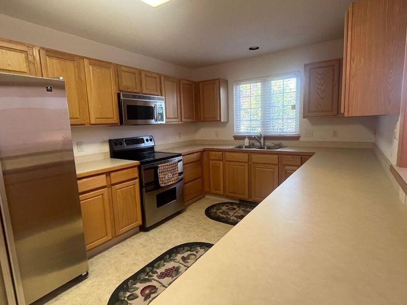 532 Heather Woods Drive, Elyria, OH 44035 Photo 17