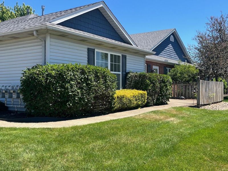 532 Heather Woods Drive, Elyria, OH 44035 Photo 3
