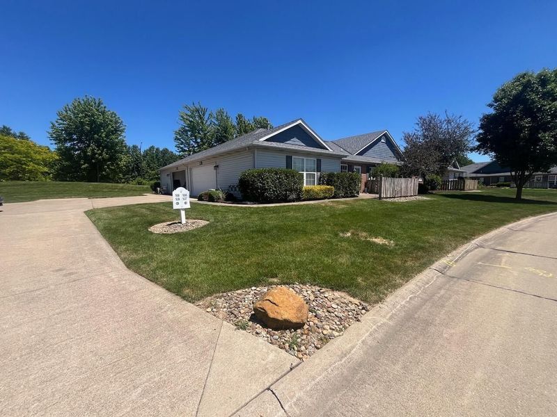 532 Heather Woods Drive, Elyria, OH 44035 Photo 4
