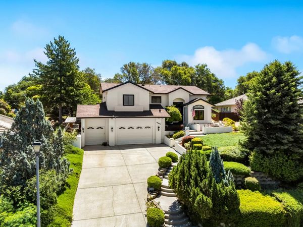 12620 Quail Hollow Dr, Auburn, CA 95603