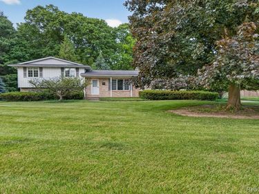 9144 Deer Park Court, Tyrone Twp, MI 48430