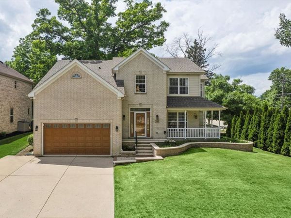 206 S Western Avenue , Bartlett, IL 60103