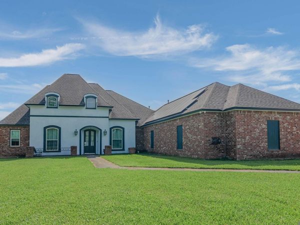 18053 Webb Rd, Prairieville, LA 70769