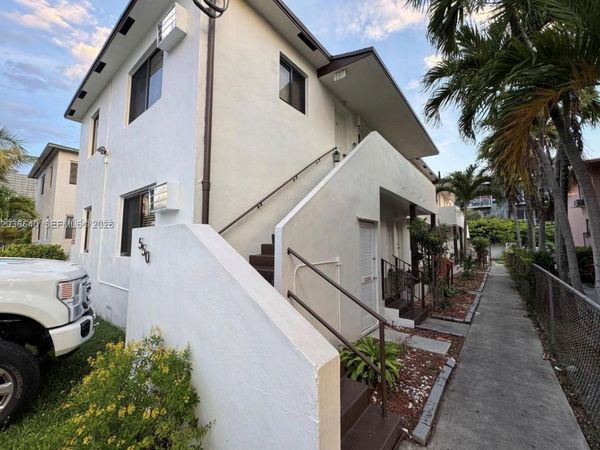 550 SW 10th St , Unit 7, Miami, FL 33130