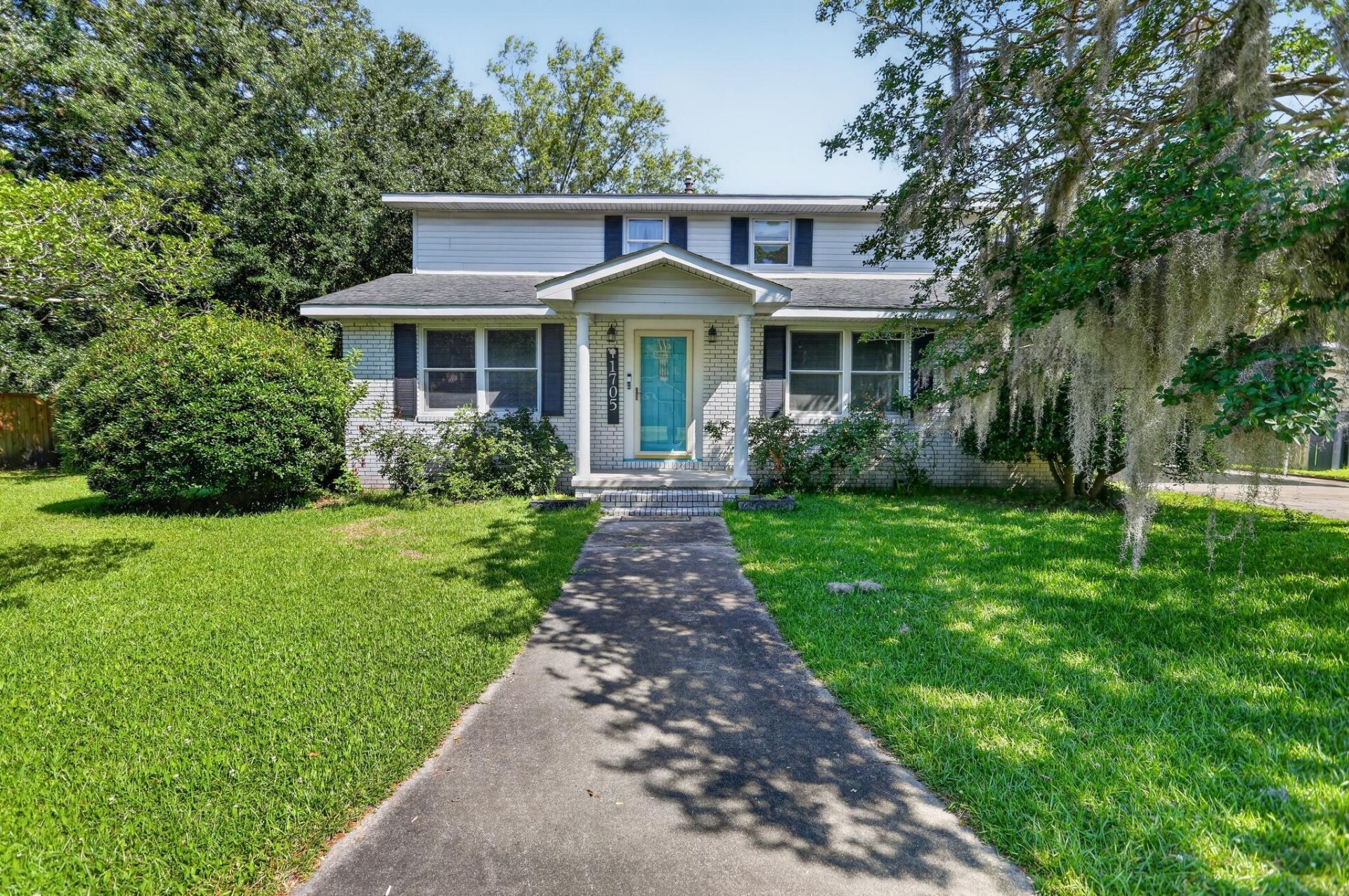 1705 Redwood Photo 8