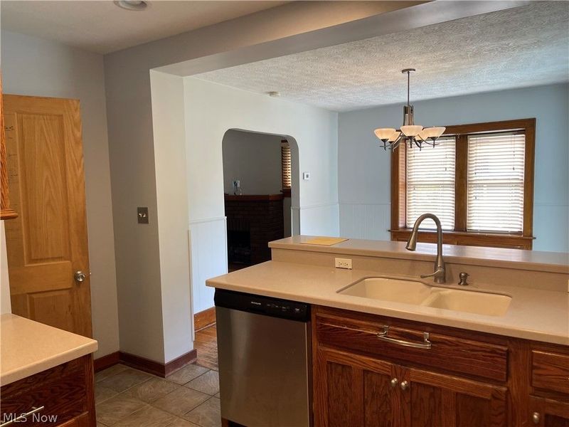 537 Archwood Avenue, Akron, OH 44301 Photo 2