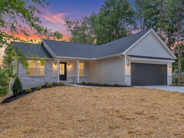147 Jonathan Dr, Howard, OH 43028
