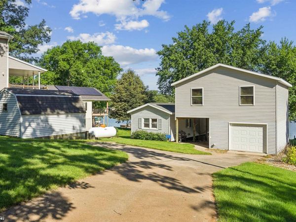 190 Center Point Drive, Montezuma, IA 50171