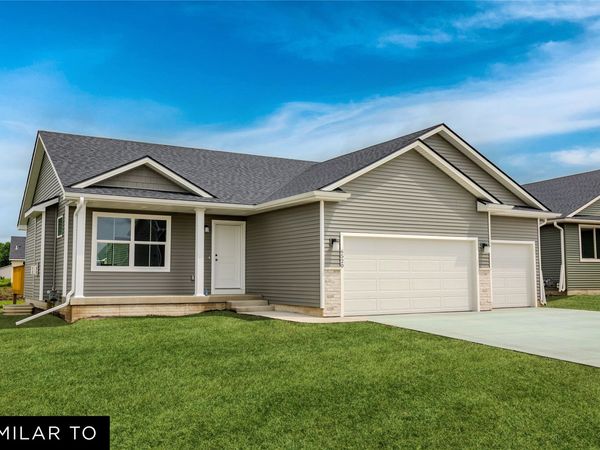 1480 Locust Street , Waukee, IA 50263