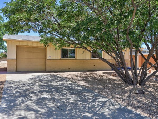 10424 Princess Jeanne Avenue NE, Albuquerque, NM 87112