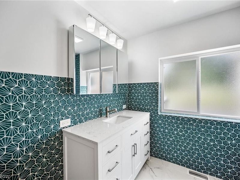 28300 Aurora Road , Solon, OH 44139 Photo 9