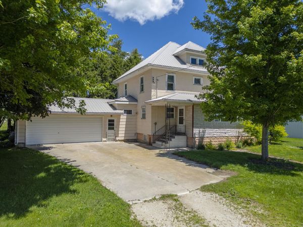 2438 Oakland Avenue, Readlyn, IA 50668