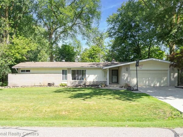 32484 Chesterbrook Street, Farmington Hills, MI 48334