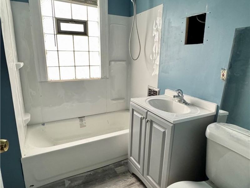 1541 Glenmont Road , East Cleveland, OH 44118 Photo 7