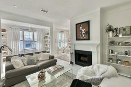 1032 Rosewood Lane photo 4