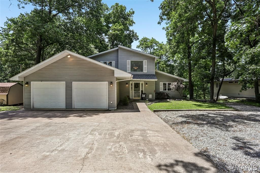 111 Solar Circle , Litchfield, IL 62056 Main Photo