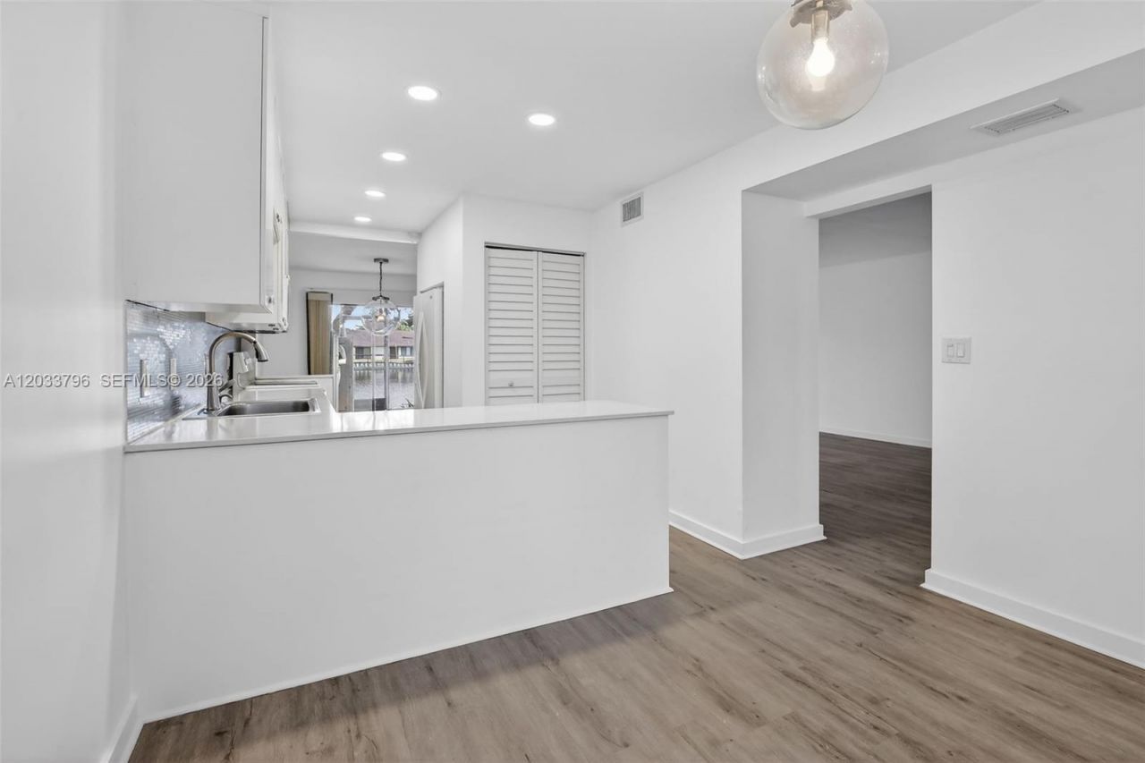 9703 N New River Canal Rd , Unit 103, Plantation, FL 33324 Photo