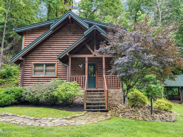 644 Gatlinburg Falls Way, Gatlinburg, TN 37738